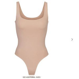 SKIMS NWOT Nude Sandstone ESSENTIAL SCOOP NECK BODYSUIT S/M